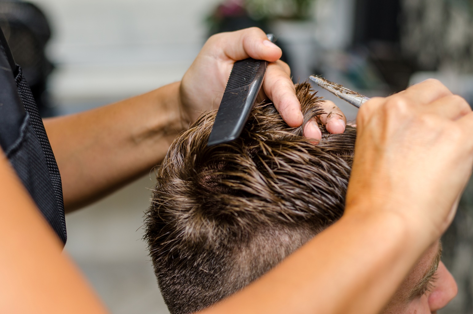 کوتاه کردن مو با زوایای مختلف قیچی پیرایش مردانه درجه 2